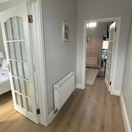 Дом отдыха Homely 3 Bed City House Дублин