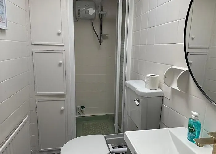 Homely 3 Bed City House Дом отдыха