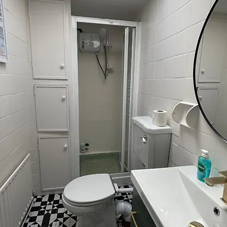 Homely 3 Bed City House 펜션